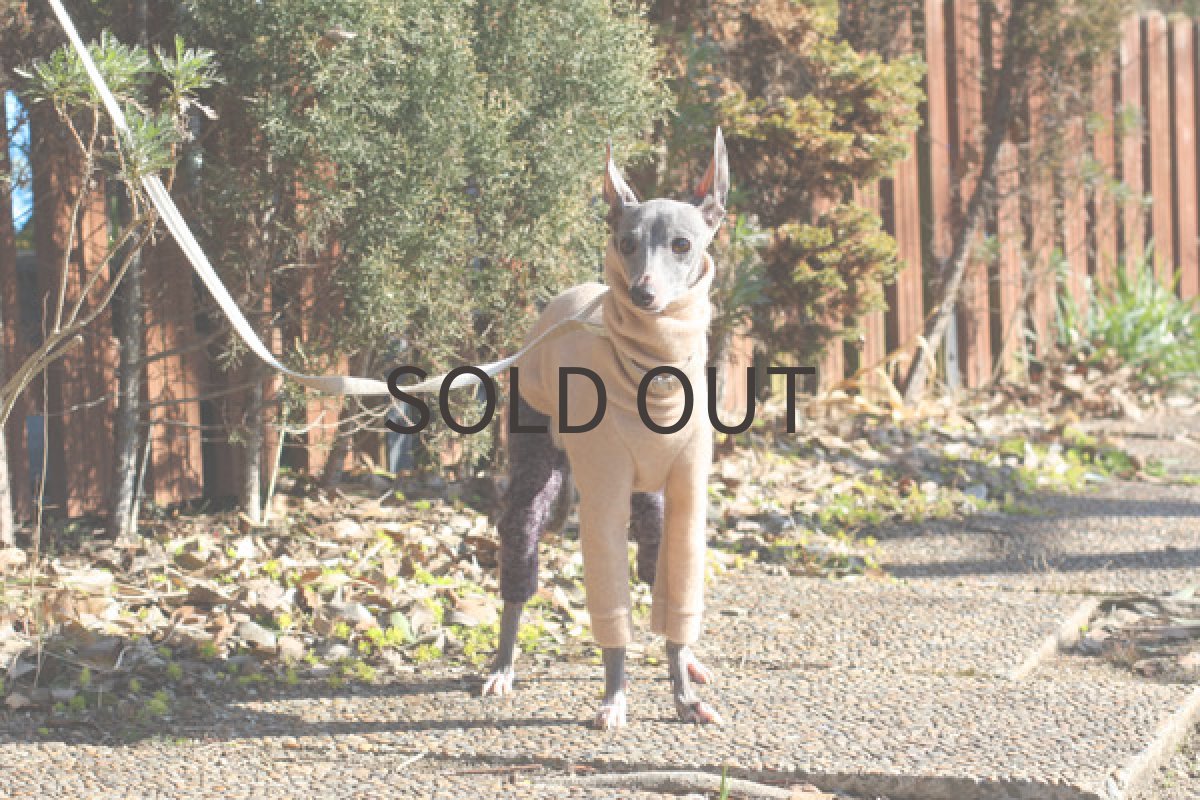 画像4: フェルト風カールニットのロンパース (4)