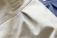 画像6: 綿麻ツイルのタックシャツ（白磁） (6)